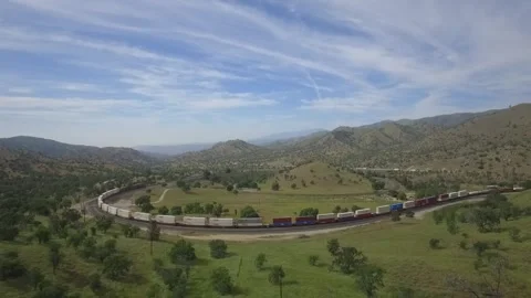 Tehachapi Loop train-Close-Low 库存影片 329078653