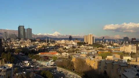 Tehran panoramic view of the scenic landscape of snowy Damavand mountain Alborz 스톡 동영상 319539316