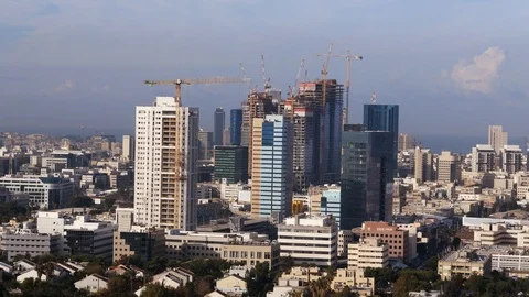 Tel aviv, Fast moving clouds, Tel Aviv buildings 库存影片 124683259