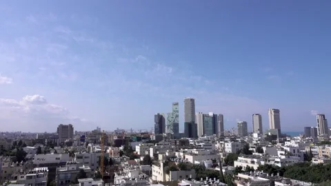 Tel aviv, Fast moving clouds, Tel Aviv buildings Stockbeeldmateriaal 196970926