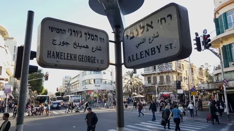 Tel-Aviv intersection Alenbi King George, traffic, people walk, sunny, Israel Vídeos de archivo 76492474