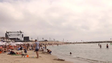 TEL AVIV, ISRAEL -MAY 17,2019 Eurovision village 2019 Families at the beach o 스톡 동영상 121740887