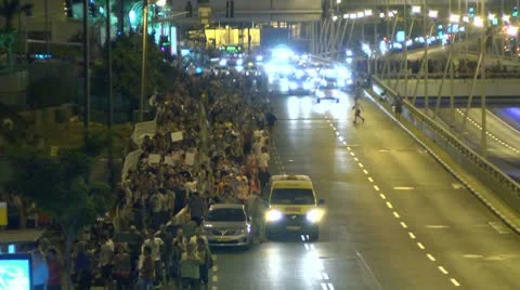 Tel Aviv protest street crowd 1 Stockbeeldmateriaal 10701745