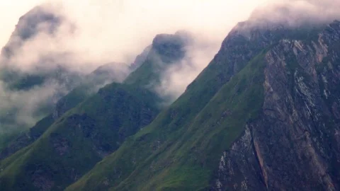 Tele shot mountains and clouds Видео 84468111