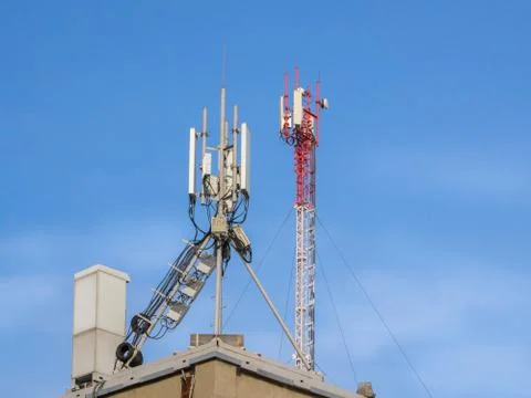 Telecommunication base stations network repeaters on the roof of the building Stock-Fotos