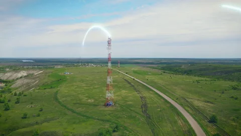 Telecommunication tower with 5G technology, animated digital wireless signal Video stock 156572976