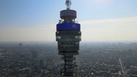 Telecommunication tower of British telecom, large city against sun Vídeos de archivo 161131081