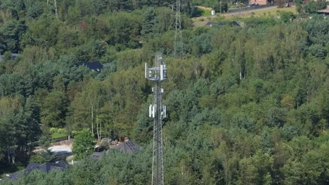 Telecommunication tower providing cellular network connectivity Stockbeeldmateriaal 348215659