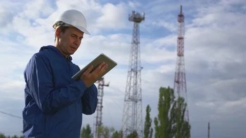 A telecommunications engineer working on a digital tablet records data for Stockbeeldmateriaal 136285080