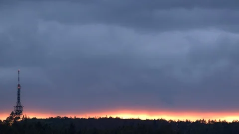 Telecommunications Tower Dusk to Sunset - Later - Graded Rec709 - WDR Vídeo Stock 115667451