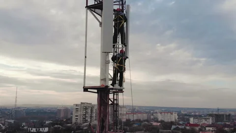 Telecommunications tower with workers. 2,5k Video stock 244734895