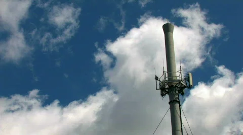 Telecomunication tower on a blue sky with clouds time lapse  Stock-Footage 478164