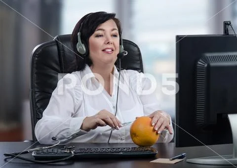 Telehealth explanation of subcutaneous injection technique Stock Photos