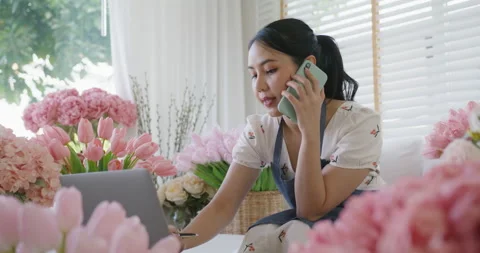Telesale phone call checking stock by Gen Z SME owner at home office. Видео 174607604