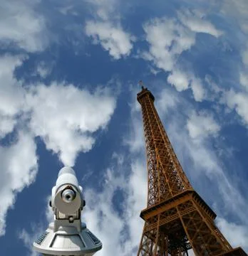 Telescope viewer and Eiffel Tower in Paris, France 스톡 사진