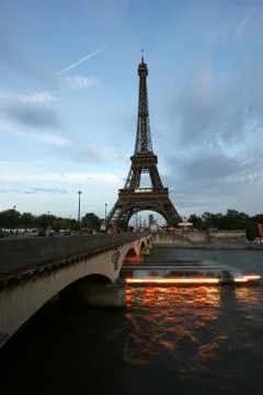 Telescope viewer and Eiffel Tower in Paris, France Foto stock
