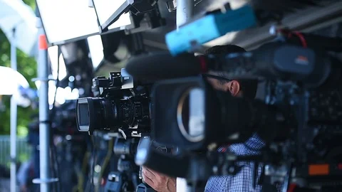 Television cameras in a row broadcasting a live media event 스톡 동영상 91574478
