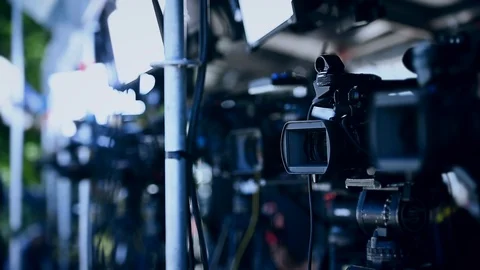 Television cameras in a row broadcasting a live media event 스톡 동영상 91574485