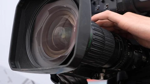 Television cameras in a row broadcasting a live media event Vidéo 102237764