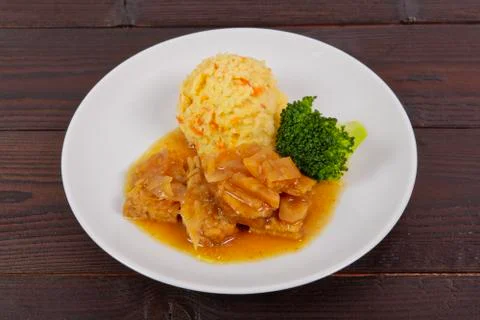 Tempeh on leek with pear pure on a table Stock-Fotos