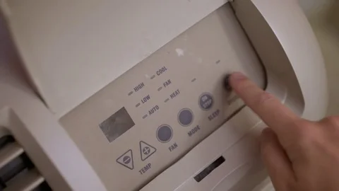 Temperature decreased on air conditioner unit in hotel room 4k 库存影片 75614823