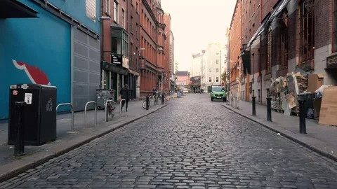 Temple Bar tracking shot, early morning, 4K 60fps Stockbeeldmateriaal 117063350