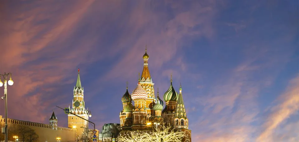Temple of Basil the Blessed, Red Square, Moscow, Russia. Against the sunset Foto stock