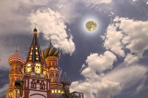 Temple of Basil the Blessed, Red Square, Moscow, Russia. With supermoon Foto stock