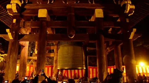 Temple bell ringing at Chion-in in Kobe at new years eve with monks Stock Footage 12440428