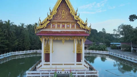 Temple bordered with water 库存影片 148516123