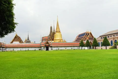 Temple complex of the emerald buddha in bangkok Stock Photos