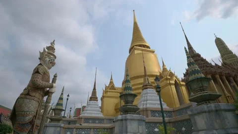 The temple of the Emerald Buddha or Wat Phra Si Rattana Satsadaram, The most  Stock Footage 132391540
