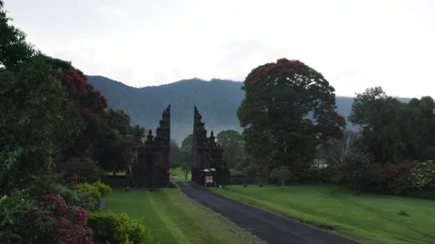 A temple gate in Indonesia, Bali Stock Footage 194414228