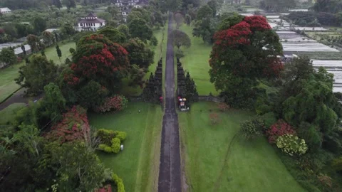 A temple gate in Indonesia, Bali Stock Footage 194415962