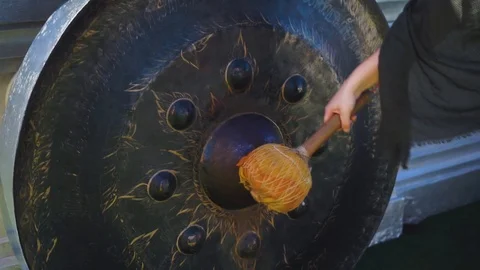 Temple gong Video stock 122390564