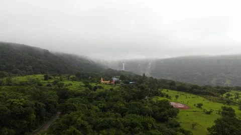 Temple in India with Waterfall in the background Drone shot 4K60 库存影片 332893205