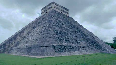 Temple of Kukulcan at Chichen Itza on overcast day - Tilt up Stock Footage 157234245