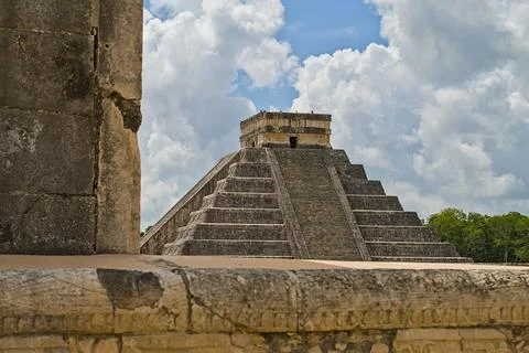 Temple of Kukulcan at Chichen Itza 库存照片