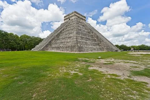Temple of Kukulcan at Chichen Itza Stock Photos