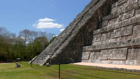 Temple of Kukulcán (El Castillo) in Chichen Itza, Yucatán State, Mexico. Stock Footage 238399550