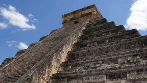 Temple of Kukulcán (El Castillo) in Chichen Itza, Yucatán State, Mexico. Stock Footage 247337203