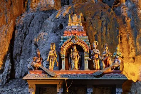 Temple in the middle of a cavern at Batu caves temple complex Stock-Fotos