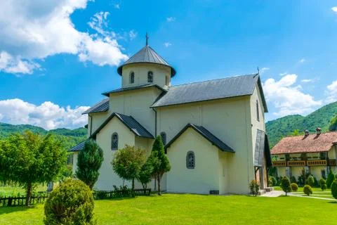 The temple of Monastery Moraca is located in the canyons of the river. Monten Stock-Fotos