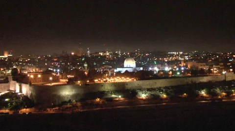 Temple Mount, Dome of the Rock &amp; Jerusalem Old City Walls - at night Video stock 49761986