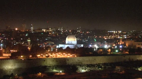 Temple Mount, Dome of the Rock &amp; Jerusalem Old City Walls - nighttime Video stock 49762083