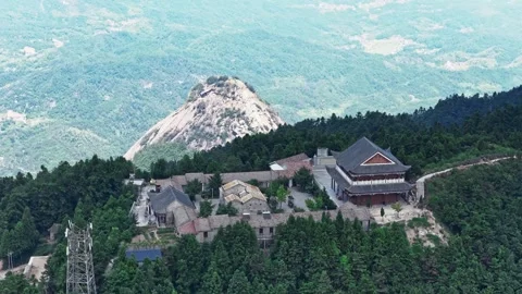 A temple on the mountaintop 動画素材 325299478