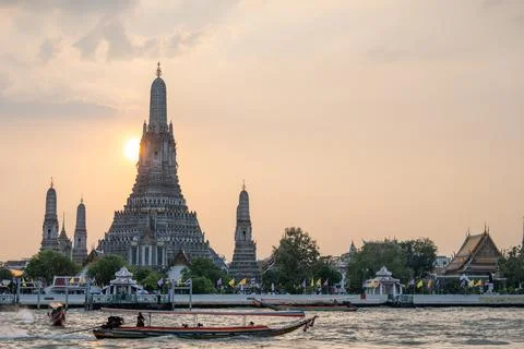 Temple silhouette with dramatic sky over river Bangkok 스톡 사진