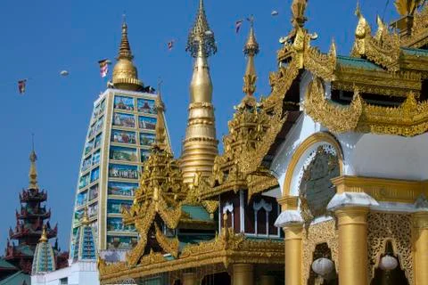 Temples in the Shwedagon Pagoda complex - Yangon Stock Photos