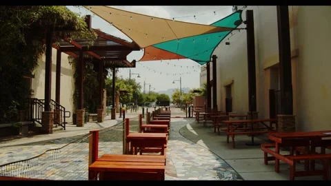 Temporary outdoor patio dining area due to COVID 19, main-street Las cruces Stockbeeldmateriaal 137543848