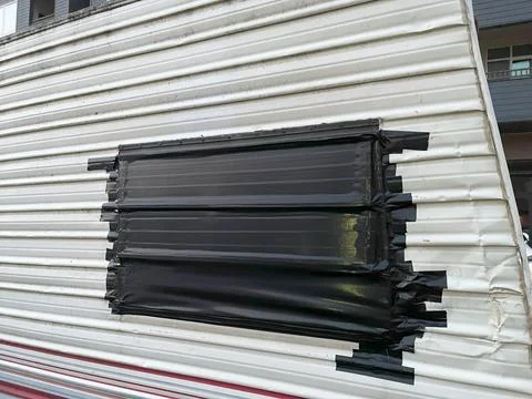 A temporary roadside patch on an RV after an accident. Foto stock